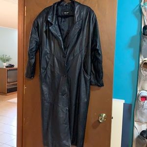 Pelle Size Small Vintage Black Leather Trench Coat, 2 front open pockets, button